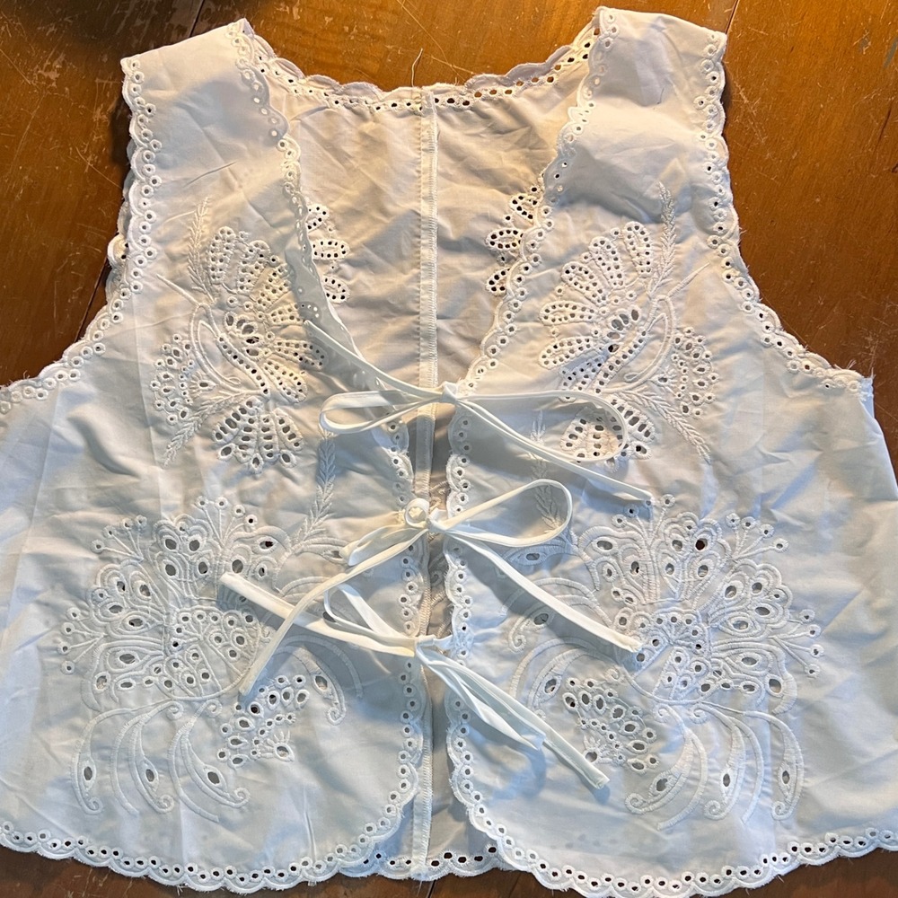 Eyelet Vest OS Women Boho Tie Front Scalloped Floral White Cottagecore Prairie